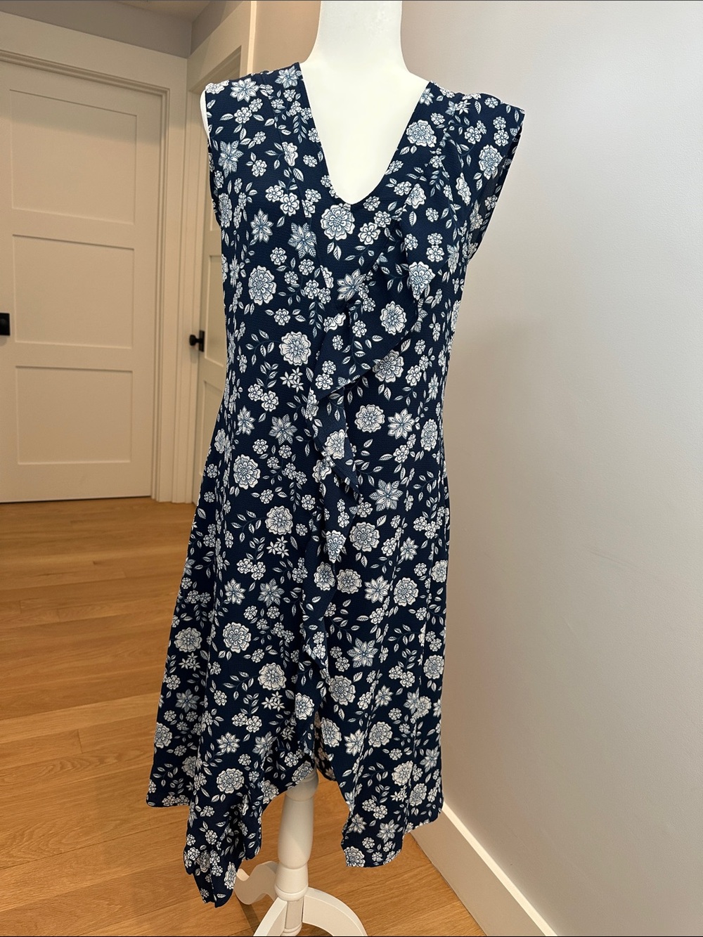 Navy Floral V-Neck Sleeveless Dress